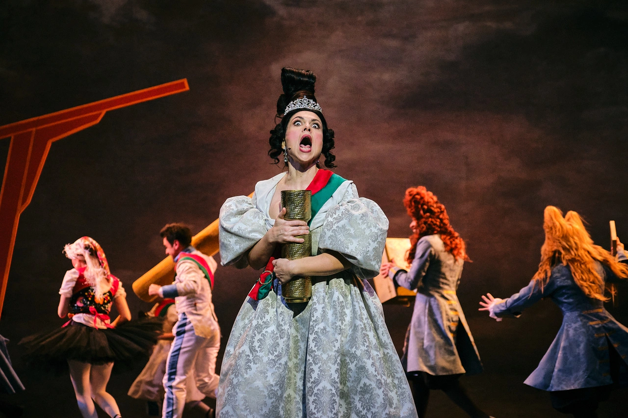 Motion graphics for live theater 