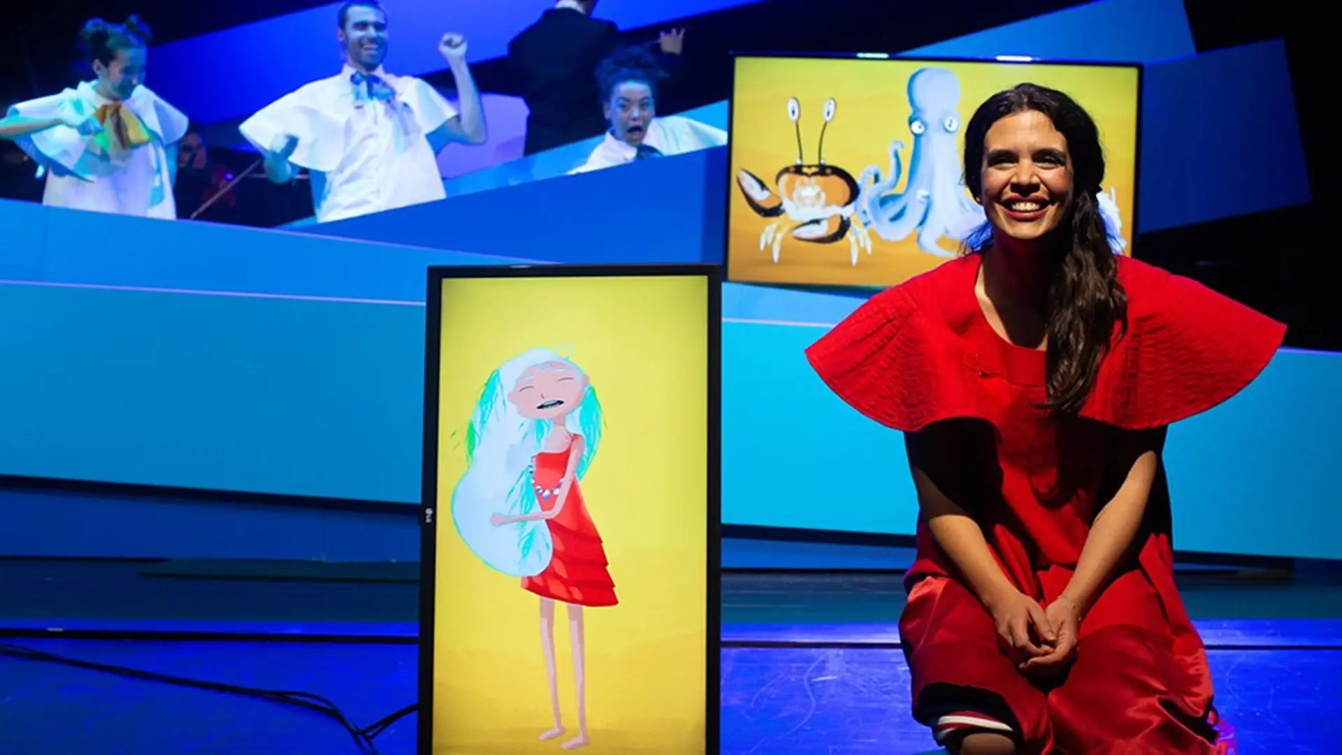 Creative video animation in interactive displays for live performance in theater production "A Menina do Mar" by Ricardo Neves-Neves.